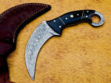 Load image into Gallery viewer, HS-893 CUSTOM DAMASCUS STEEL HUNTING/BOWIE/DAGGER KNIFE HANDLE BUFFALO HORN WITH SHEATH