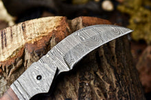 Load image into Gallery viewer, Custom Handmade Damascus Steel Pocket Folding Knife - Beautiful Resin Handle