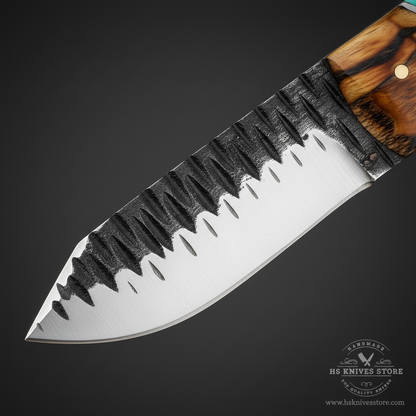 carbon-steel-skinner-knife-blade-serrated-macro