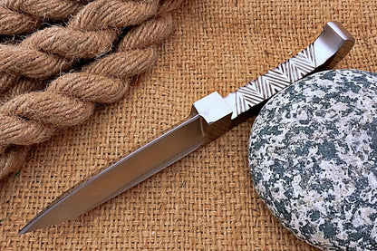 HS-472 Custom Handmade D2 Steel integral knife With Blade line and handle file work