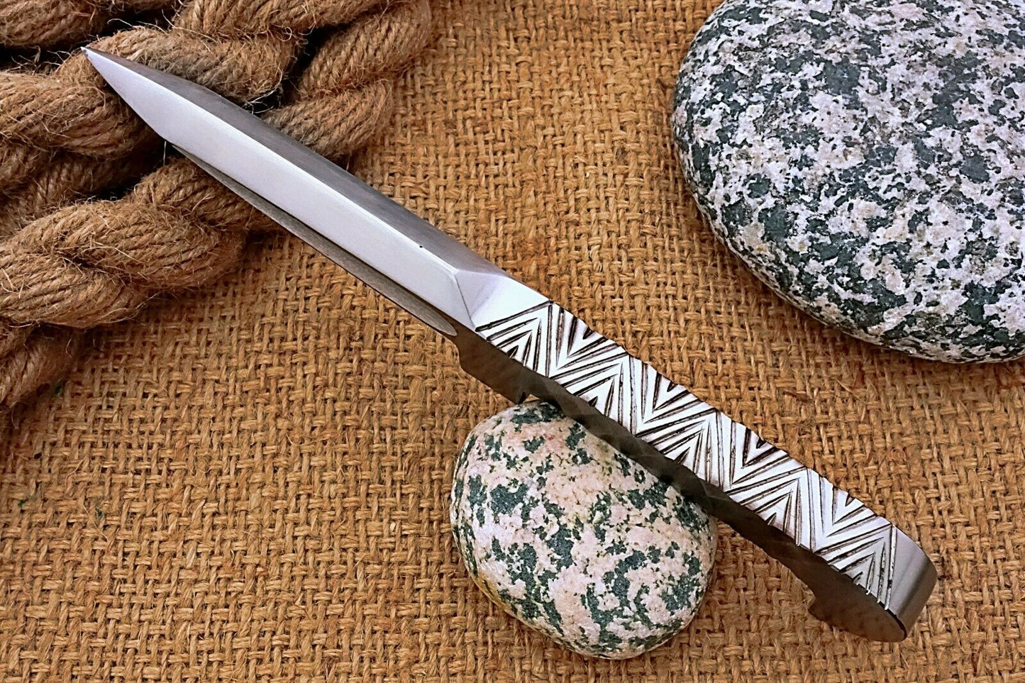 HS-472 Custom Handmade D2 Steel integral knife With Blade line and handle file work