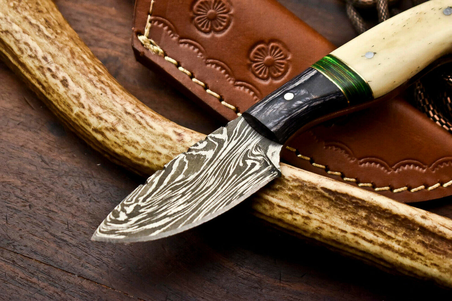 HS-613 Handmade Damascus Skinning Blade Camping Full Tang Knife