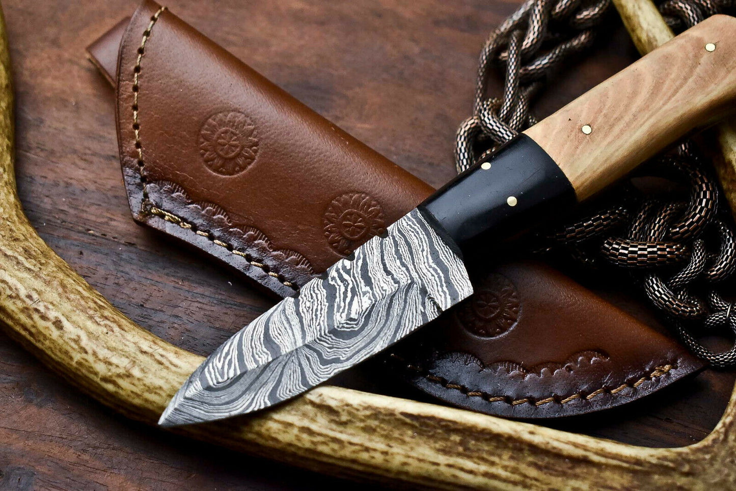 HS-698 Custom Handmade Damascus Steel Skinner Knife - Beautiful Wood Handle