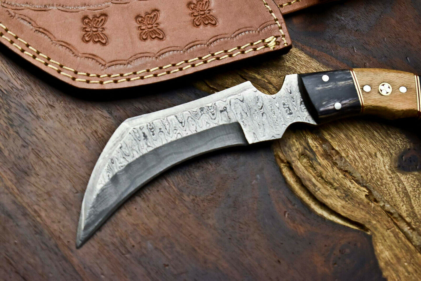 HS-898 Handmade Damascus Hunting Blade Karambit Full Tang Knife