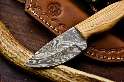 HS-611 Handmade Damascus Skinning Blade Camping Full Tang Knife