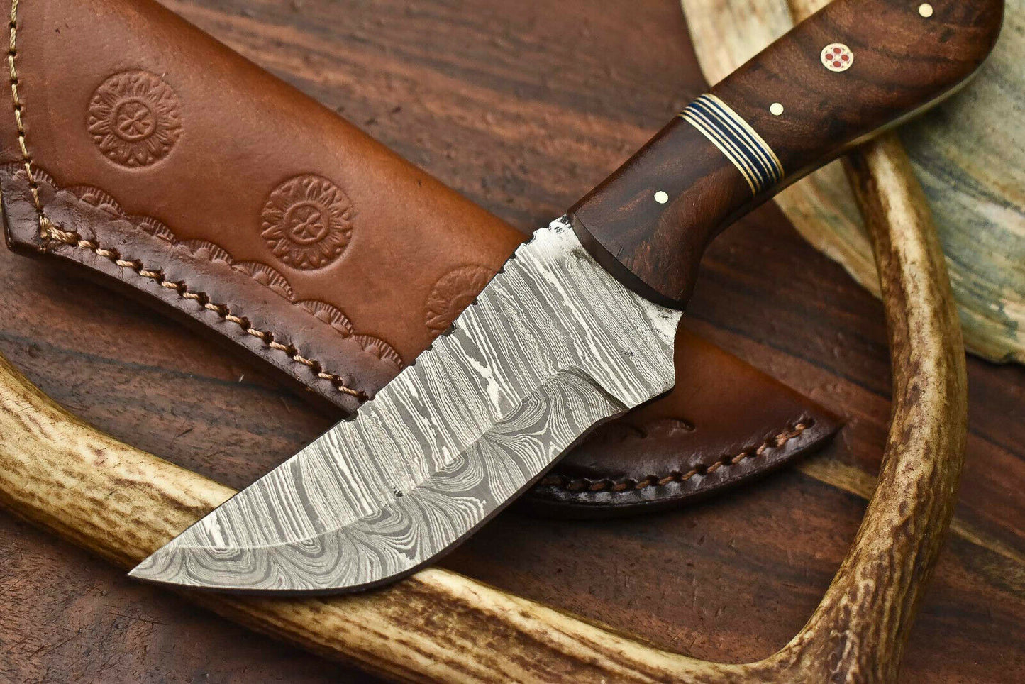 HS-597  Handmade Damascus Skinning Blade Camping Full Tang Knife