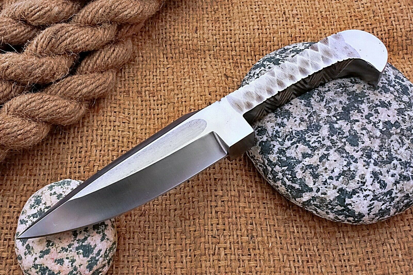 HS-472 Custom Handmade D2 Steel integral knife With Blade line and handle file work