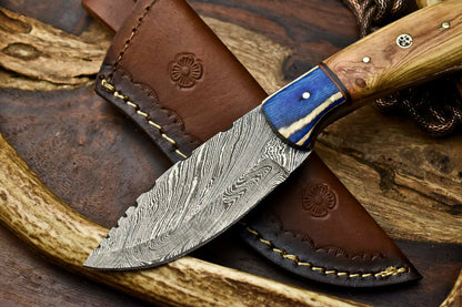 HS-641 Custom Handmade Damascus Hunting Skinning Blade Hunter Camping Full Tang Knife
