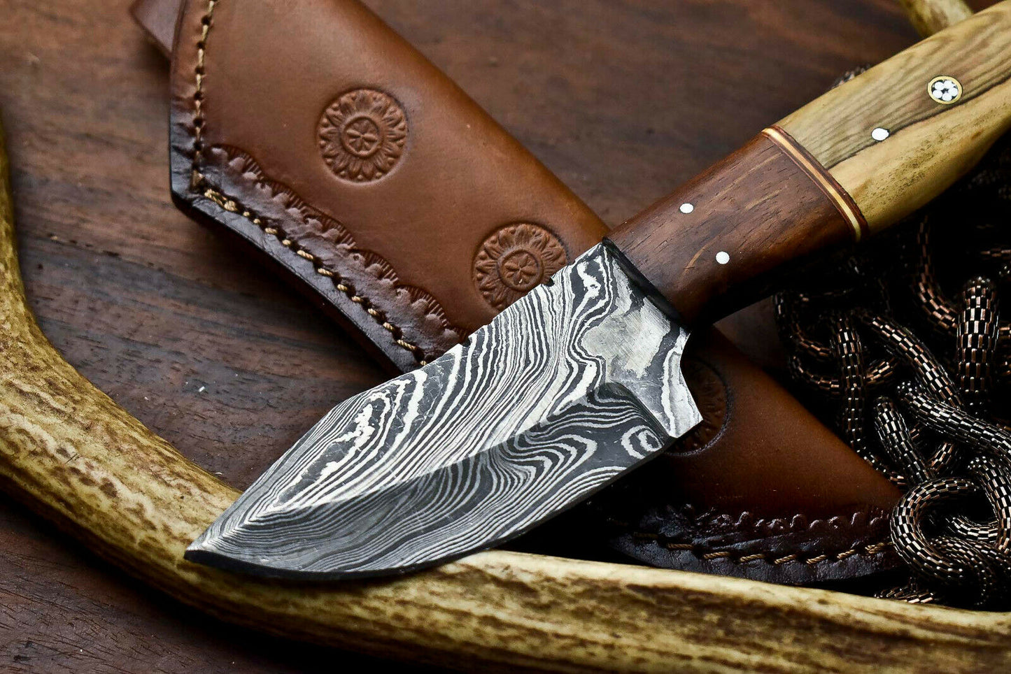 HS-634 Custom Handmade Damascus Hunting Skinning Blade Hunter Camping Full Tang Knife