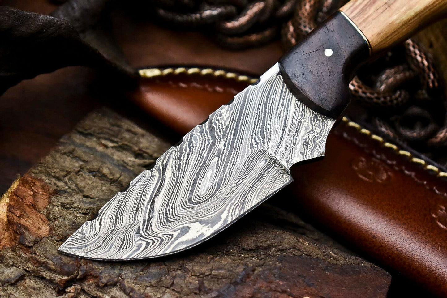 HS-702 Custom Handmade Damascus Steel Skinner Knife - Beautiful Wood Handle