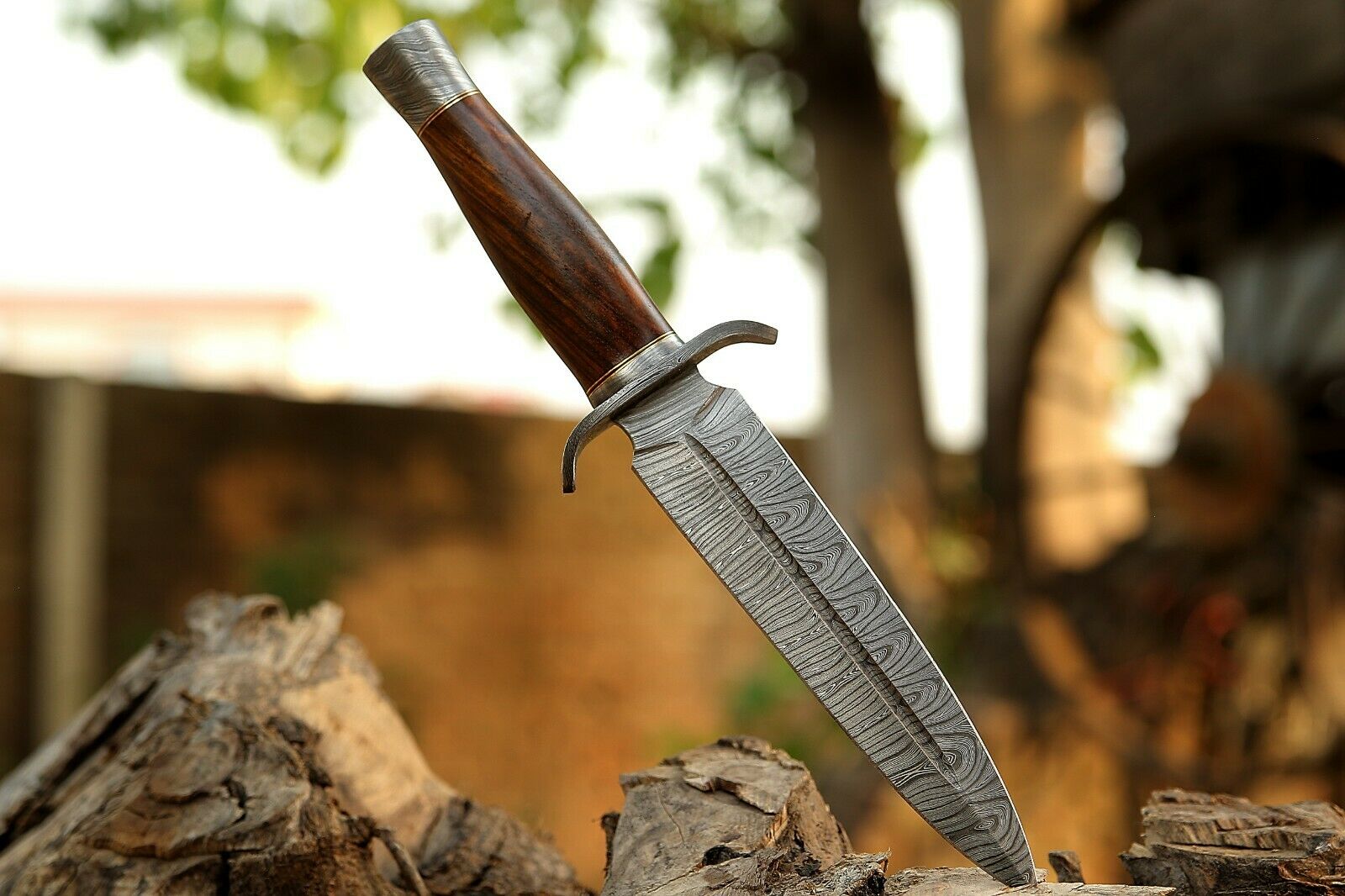 hunting dagger knife with leather sheath