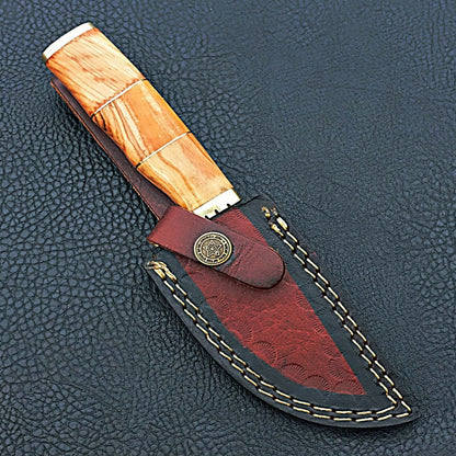 HS-425 | Custom Handmade Damascus Steel Hunting Knife - Beautiful Wood Handle