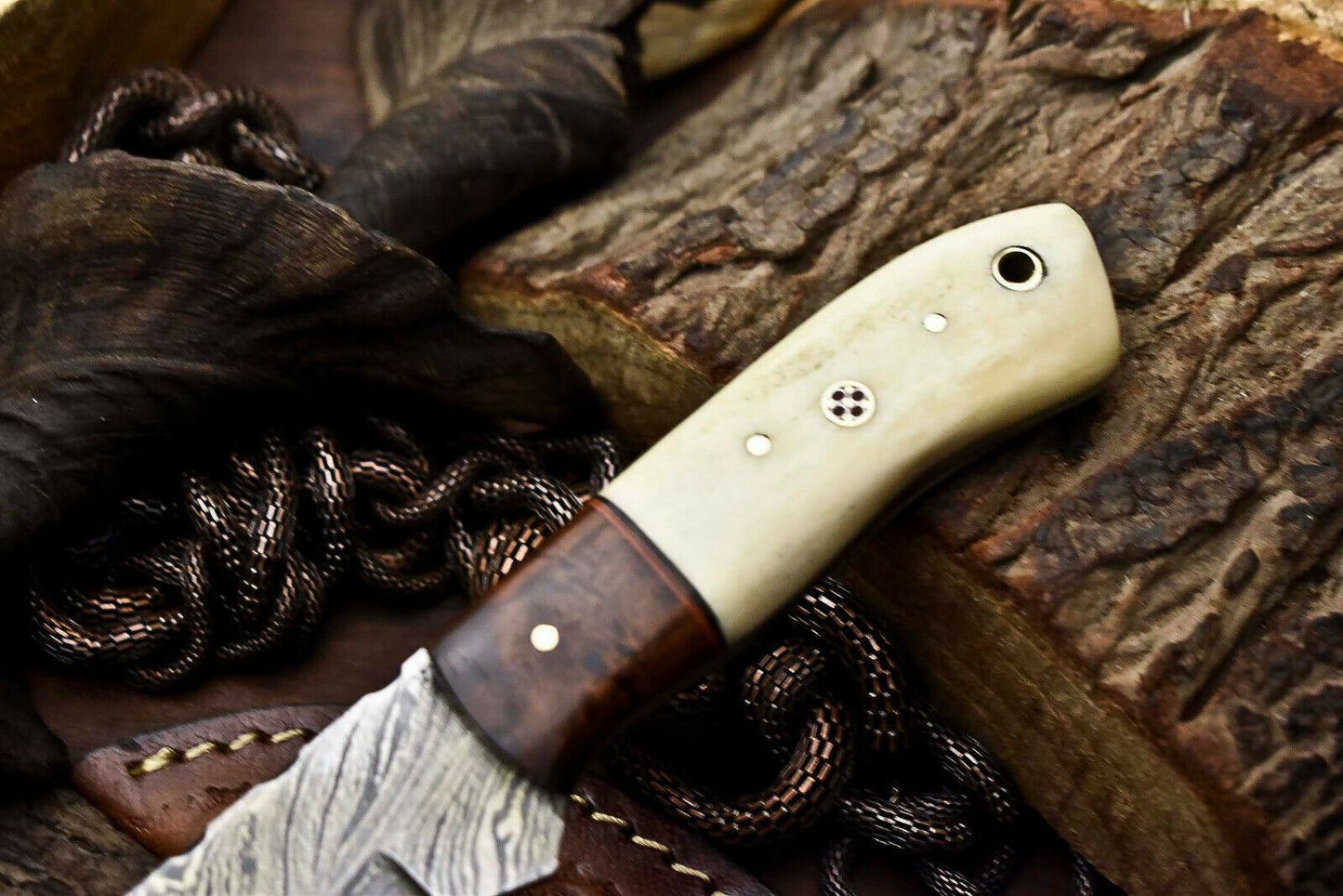 HS-654 Custom Handmade Damascus Hunting Skinning Blade Hunter Camping Full Tang Knife
