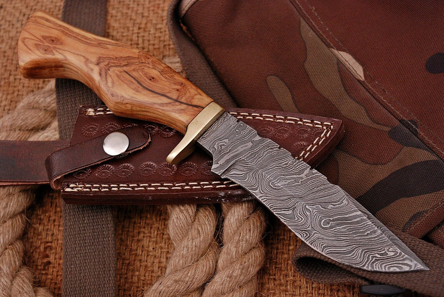 HS-428 | Custom Handmade Damascus Steel Hunting Knife - Beautiful Wood Handle