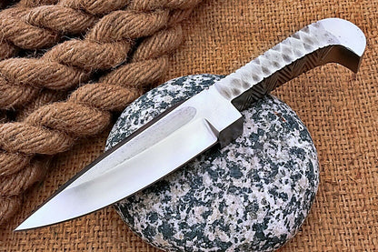 HS-472 Custom Handmade D2 Steel integral knife With Blade line and handle file work