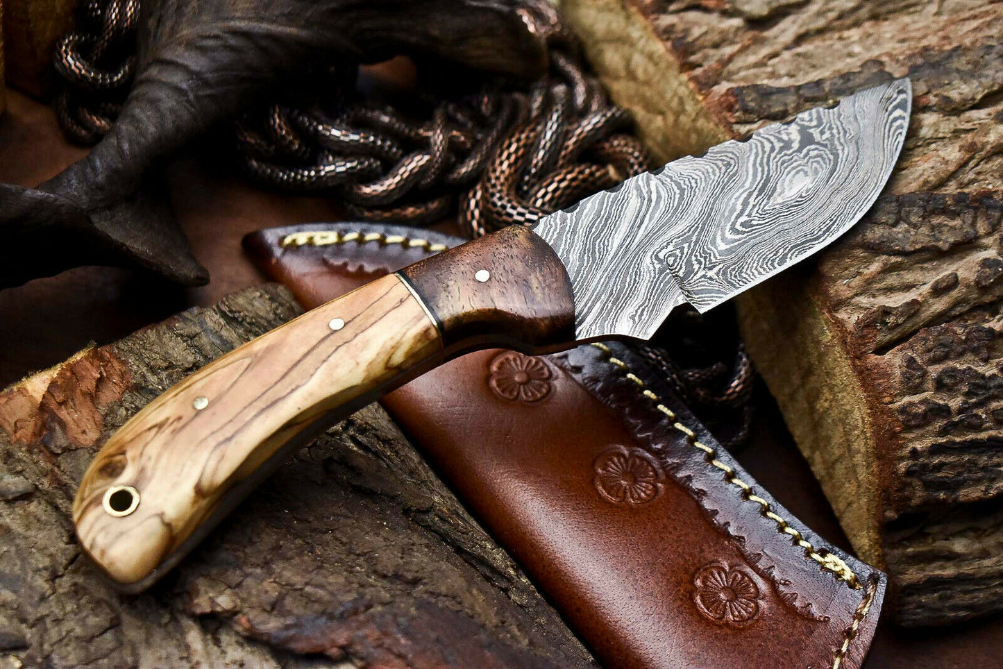 HS-702 Custom Handmade Damascus Steel Skinner Knife - Beautiful Wood Handle