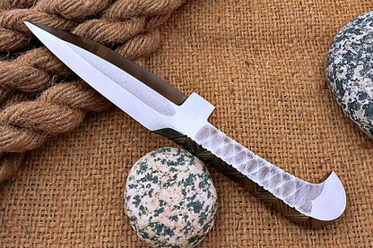 HS-472 Custom Handmade D2 Steel integral knife With Blade line and handle file work