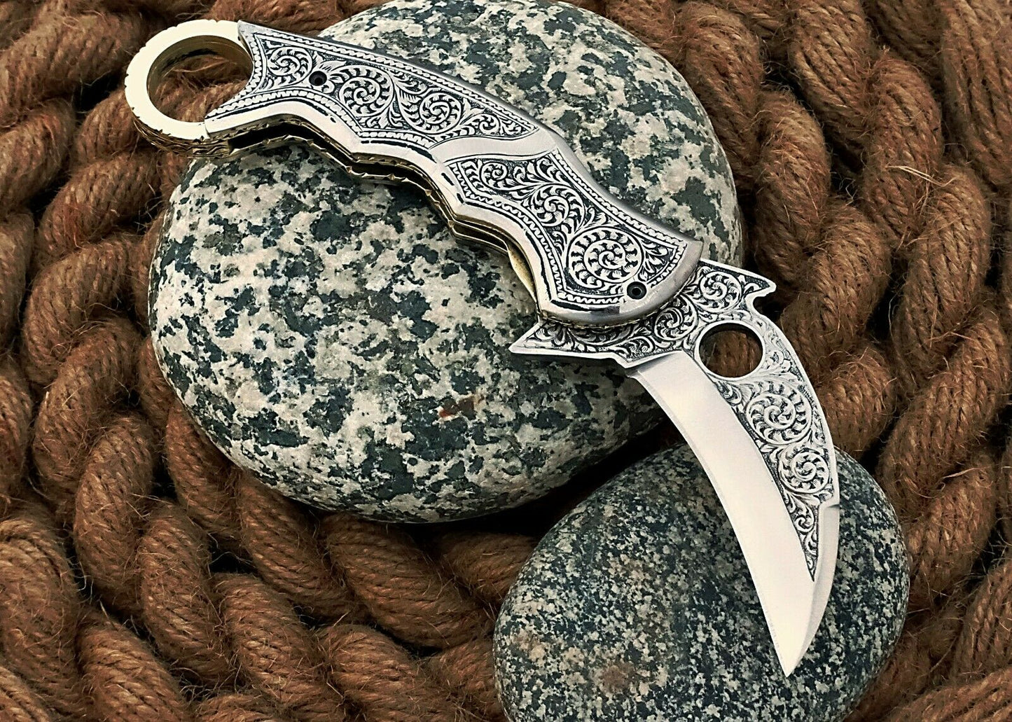 Present The Best Custom Hand Engraved Folding-Pocket Knife With Very Good Price