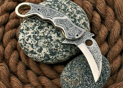 Present The Best Custom Hand Engraved Folding-Pocket Knife With Very Good Price