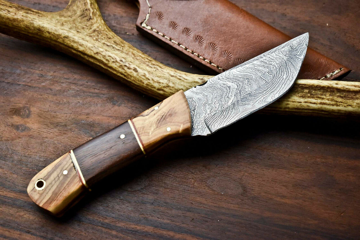 HS-642 Custom Handmade Damascus Hunting Skinning Blade Hunter Camping Full Tang Knife
