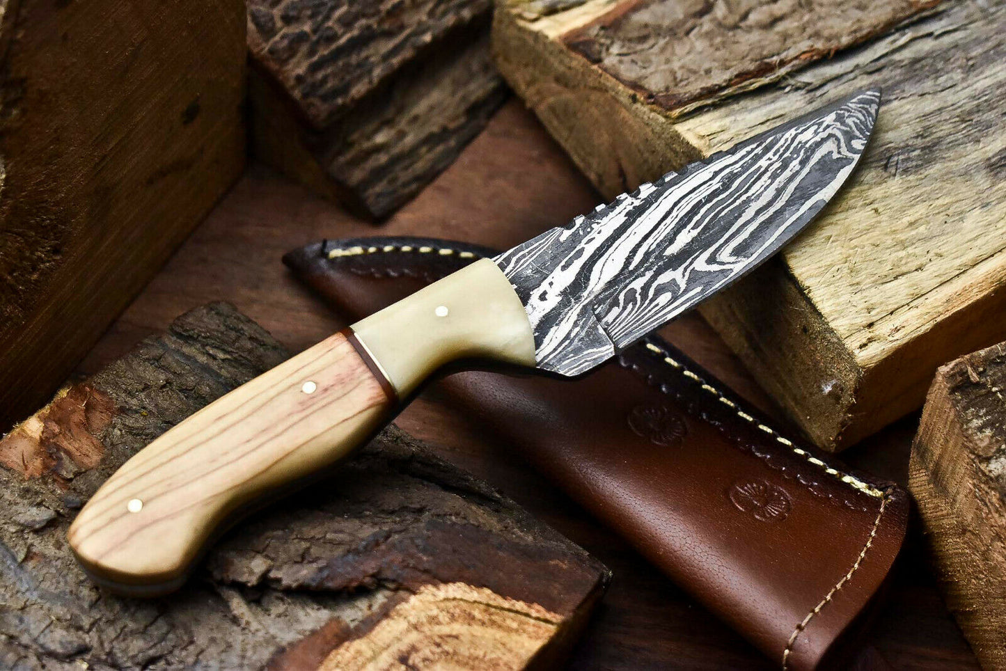 HS-652 Custom Handmade Damascus Hunting Skinning Blade Hunter Camping Full Tang Knife