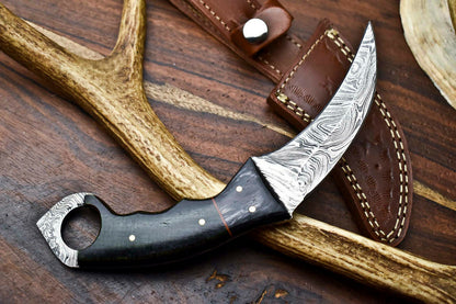HS-900 Handmade Damascus Hunting Blade Karambit Full Tang Knife