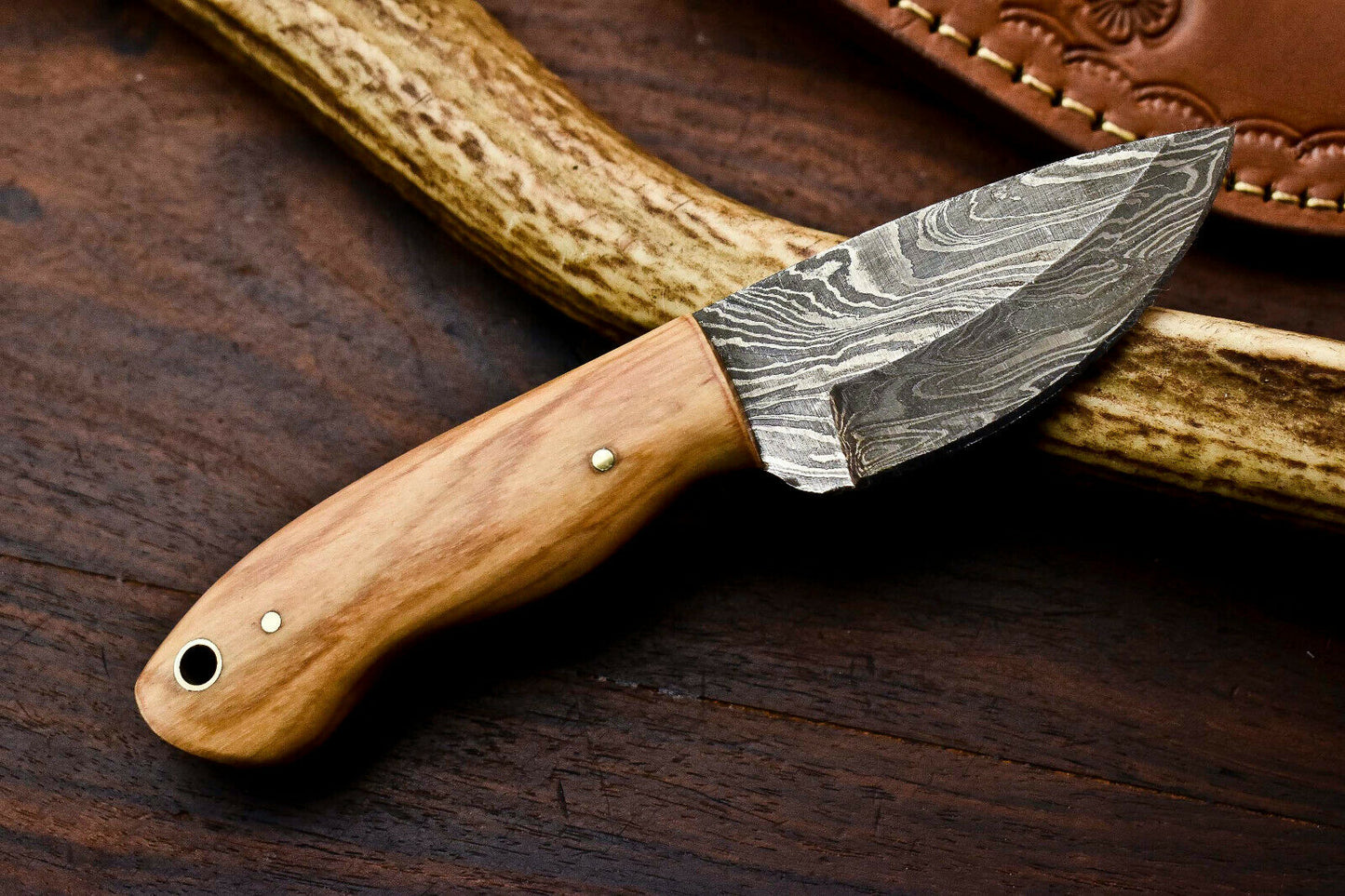 HS-611 Handmade Damascus Skinning Blade Camping Full Tang Knife