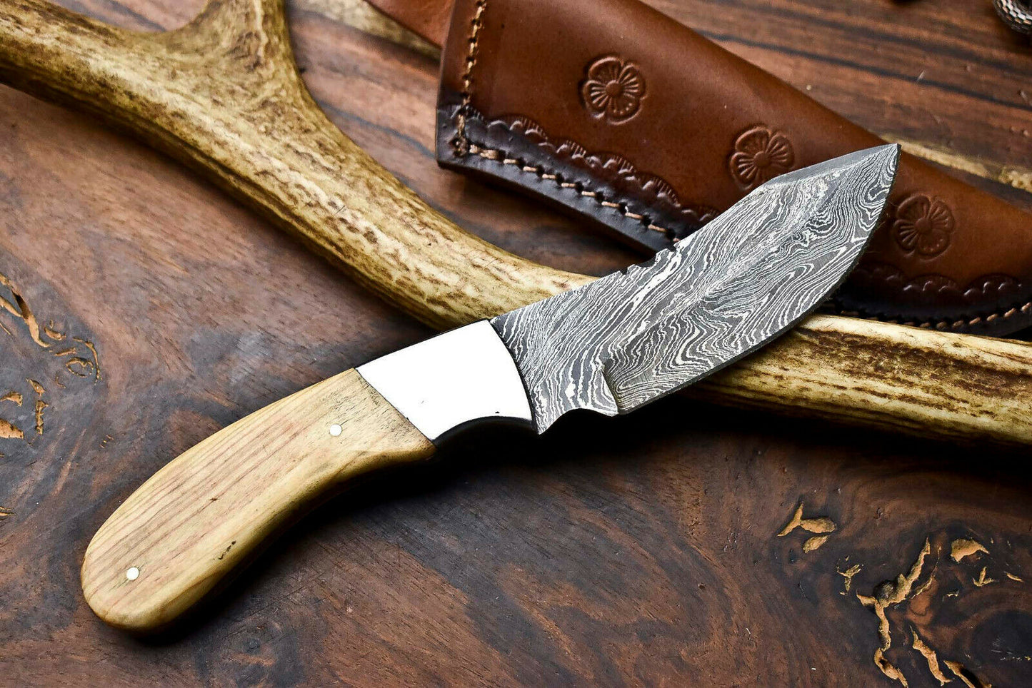 HS-603  Handmade Damascus Skinning Blade Camping Full Tang Knife