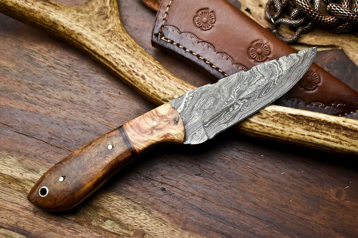 HS-692 Custom Handmade Damascus Steel Skinner Knife - Beautiful Wood Handle