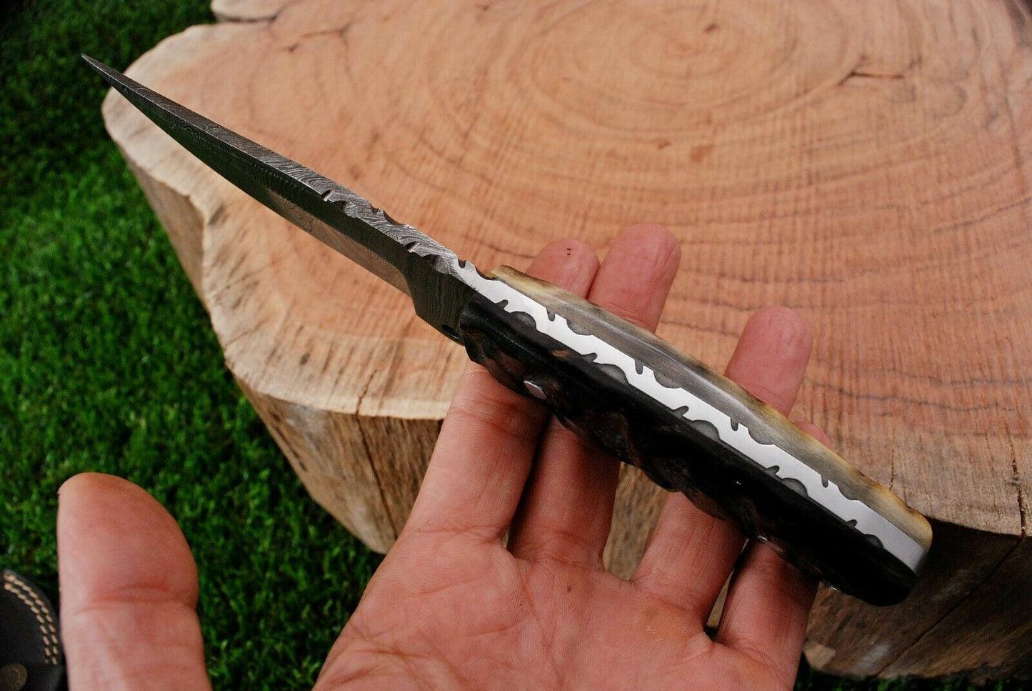 HS-364 '' 8.5" Handmade Damascus Steel Ram Horn Handle Hunting Skinner Knife