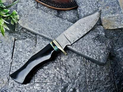 Damascus Hunting Knife – Bull Horn Handle | Brass Guard | HS-357