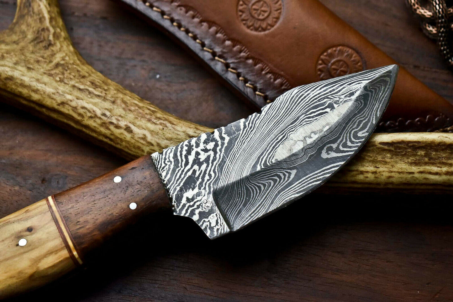 HS-634 Custom Handmade Damascus Hunting Skinning Blade Hunter Camping Full Tang Knife