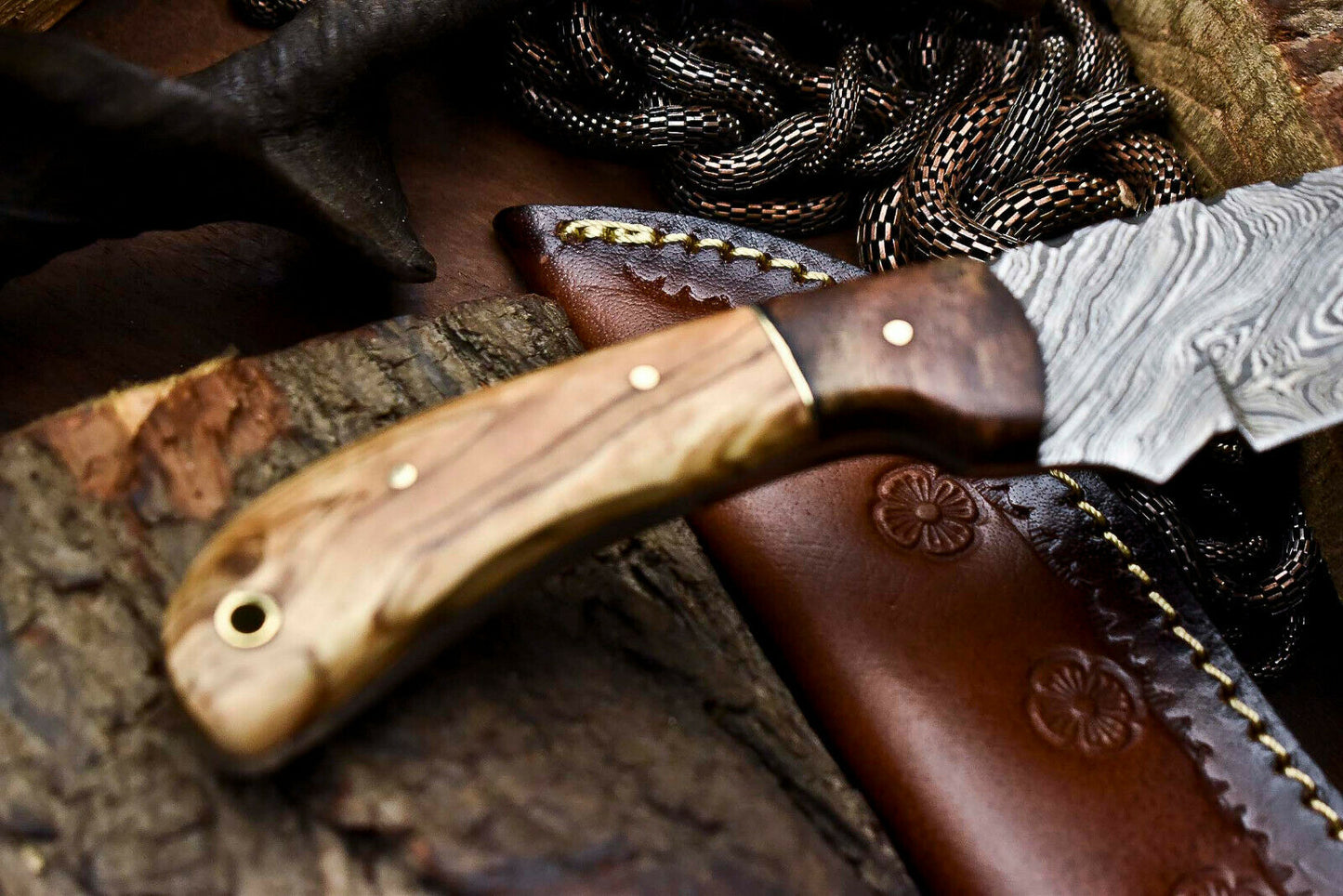 HS-702 Custom Handmade Damascus Steel Skinner Knife - Beautiful Wood Handle