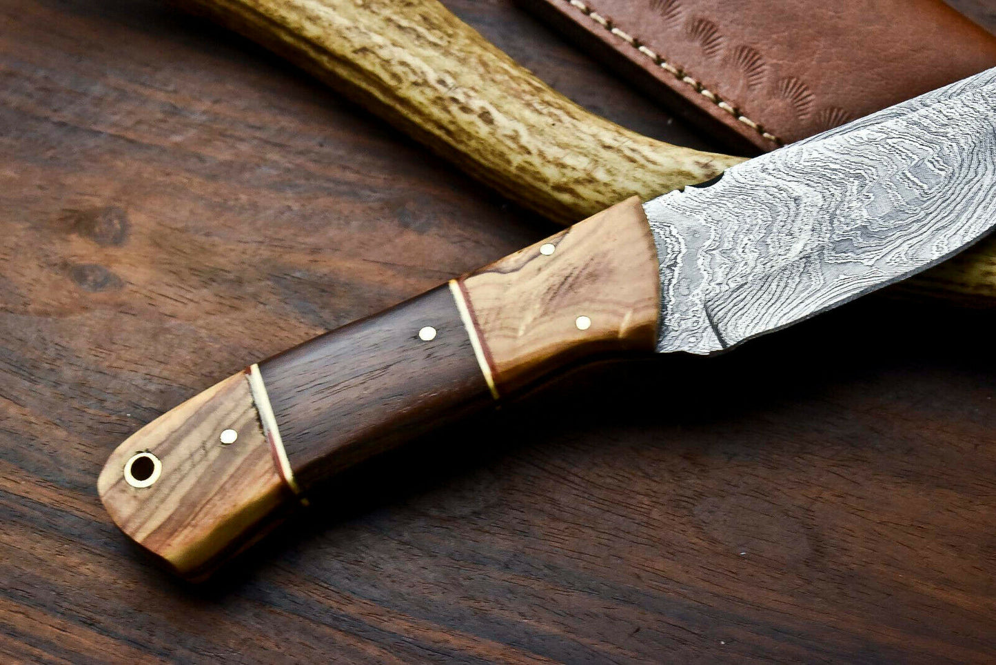 HS-642 Custom Handmade Damascus Hunting Skinning Blade Hunter Camping Full Tang Knife