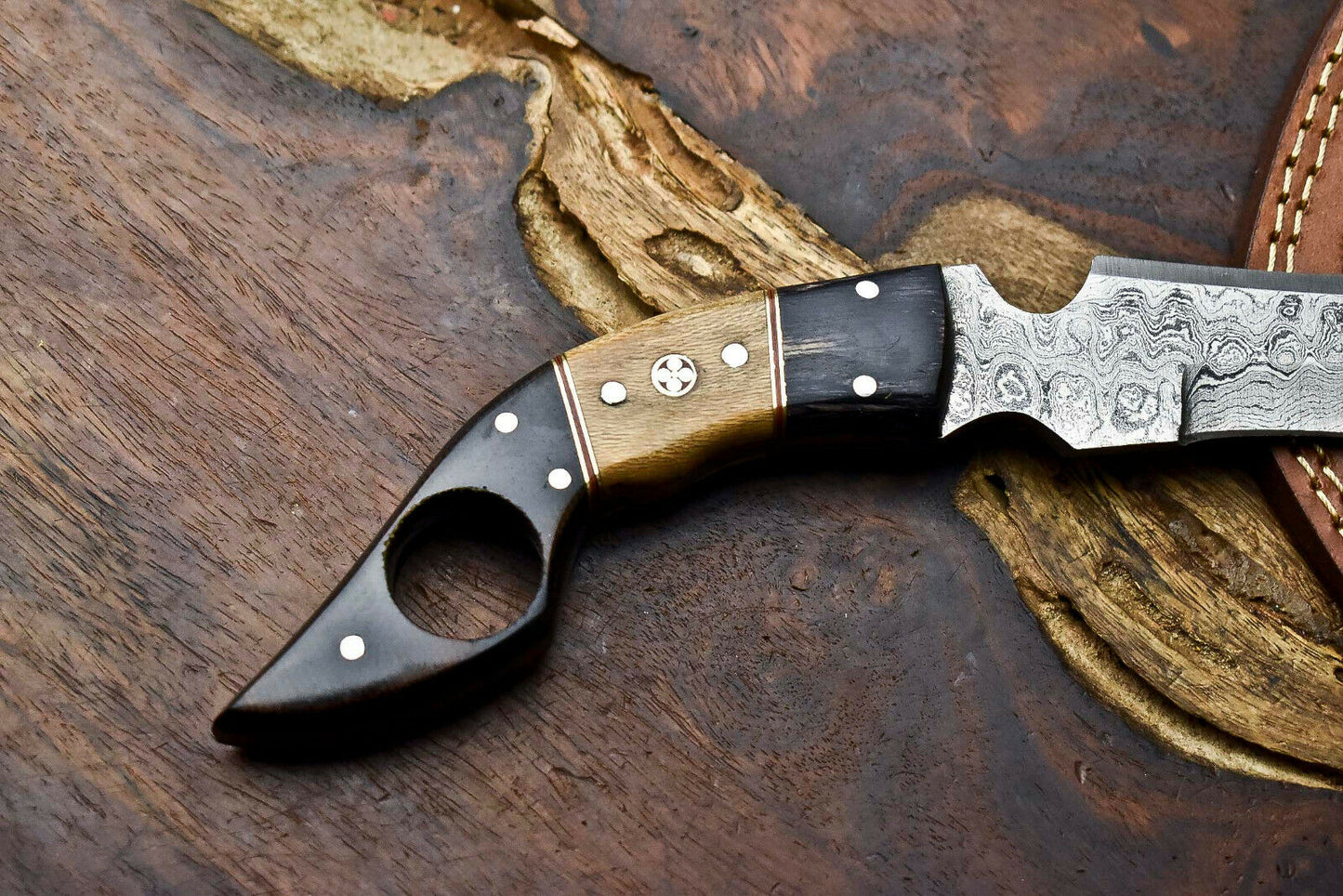 HS-898 Handmade Damascus Hunting Blade Karambit Full Tang Knife