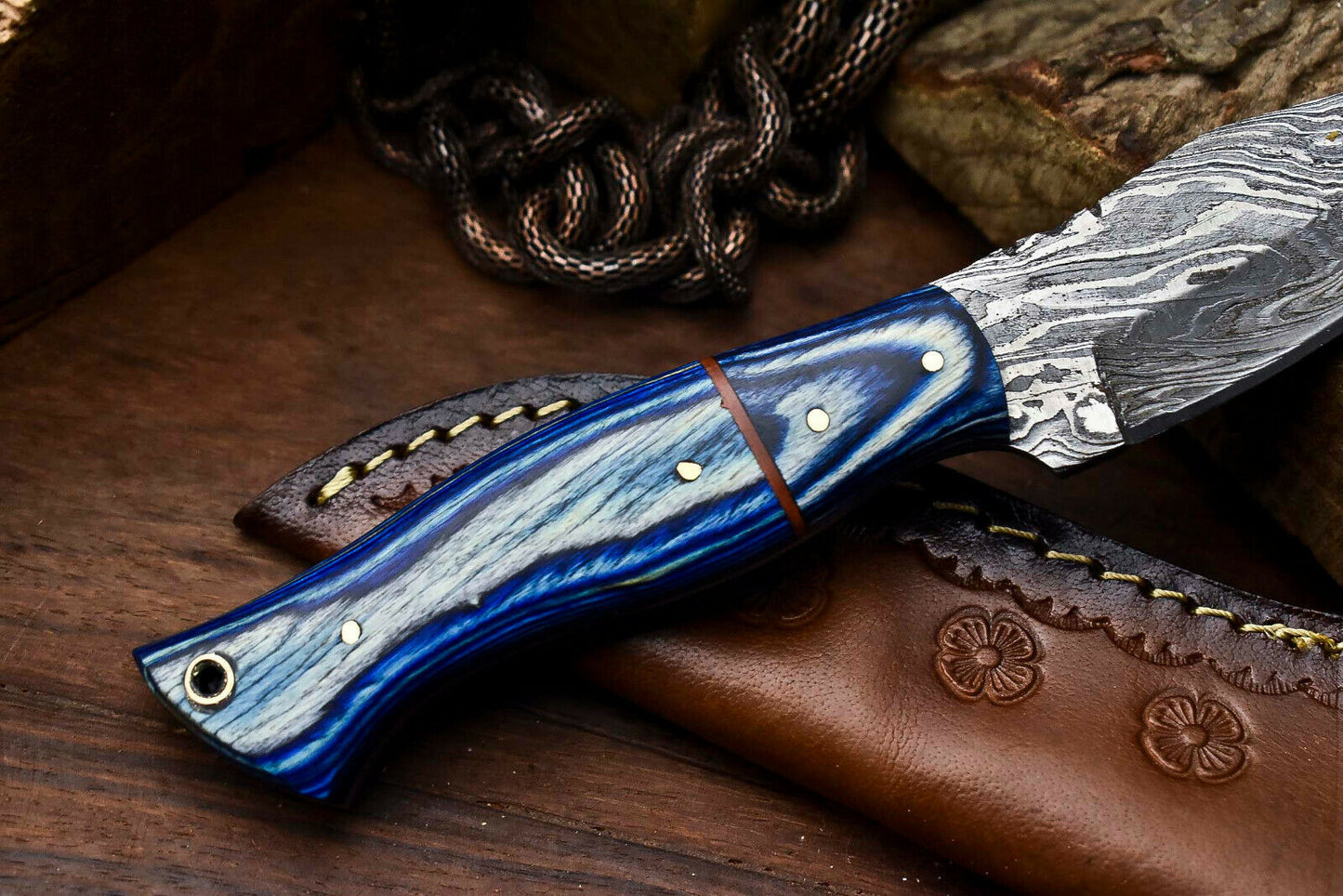 HS-675  Custom Handmade Damascus Steel Skinner Knife - Beautiful Hard Wood Handle