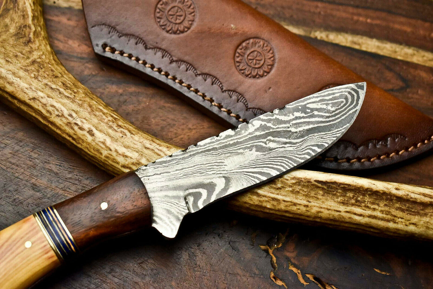 HS-604 Handmade Damascus Skinning Blade Camping Full Tang Knife