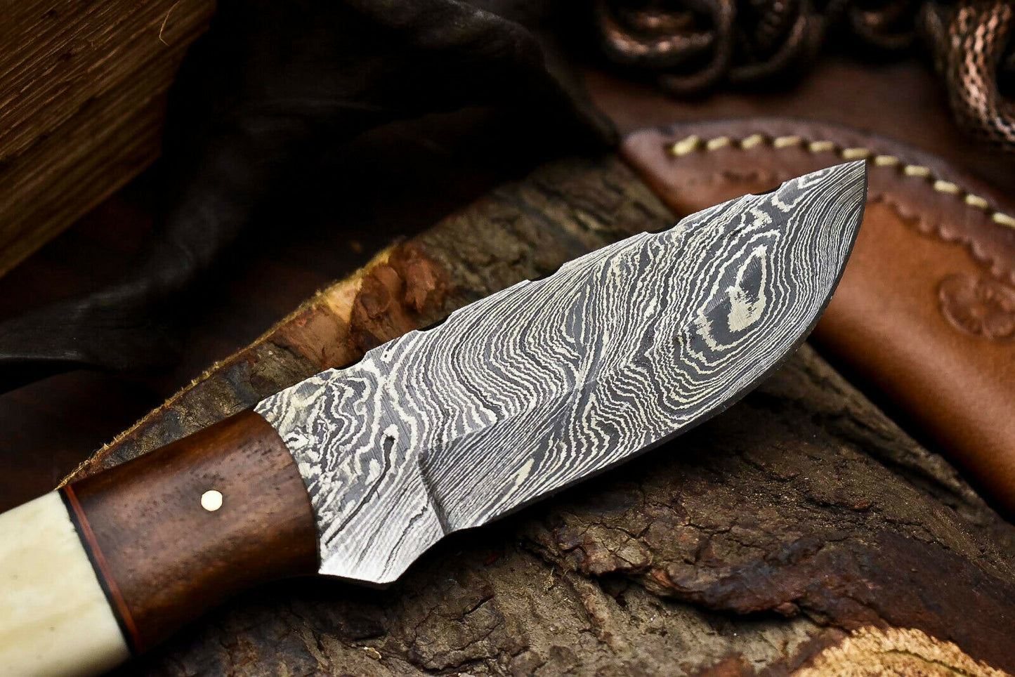 HS-654 Custom Handmade Damascus Hunting Skinning Blade Hunter Camping Full Tang Knife