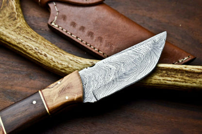 HS-642 Custom Handmade Damascus Hunting Skinning Blade Hunter Camping Full Tang Knife