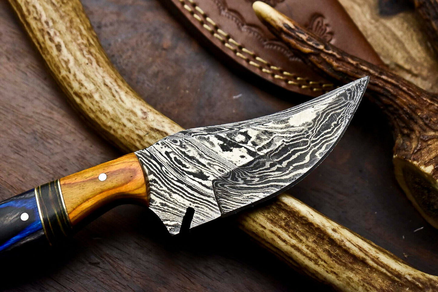 HS-694 Custom Handmade Damascus Steel Skinner Knife - Beautiful Hard Wood Handle