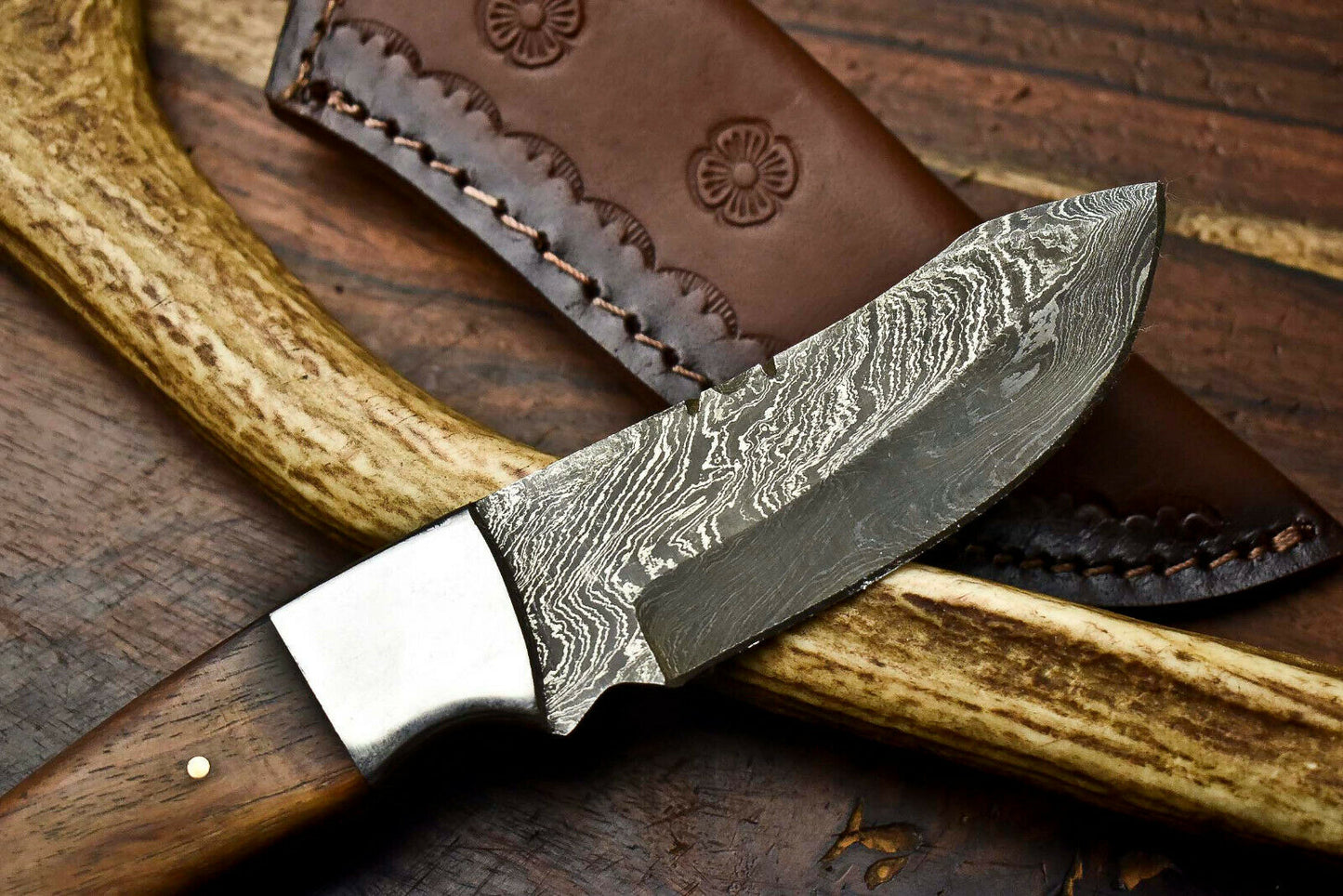 HS-627 Handmade Damascus Skinning Blade Camping Full Tang Knife