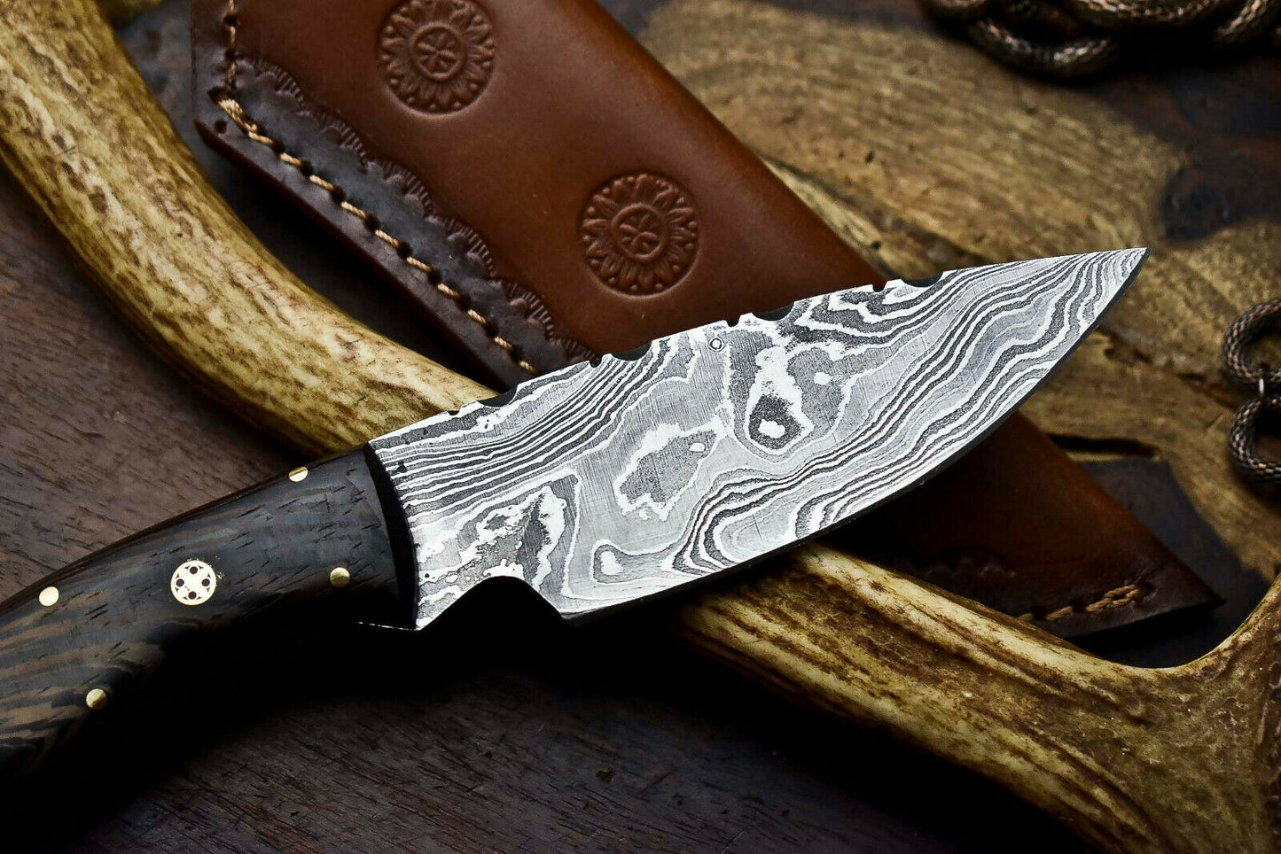 HS-608 Handmade Damascus Skinning Blade Camping Full Tang Knife