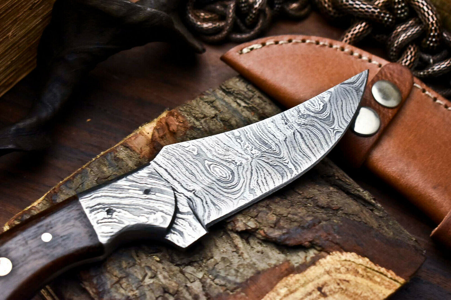 HS-700 Custom Handmade Damascus Steel Skinner Knife - Beautiful Wood Handle