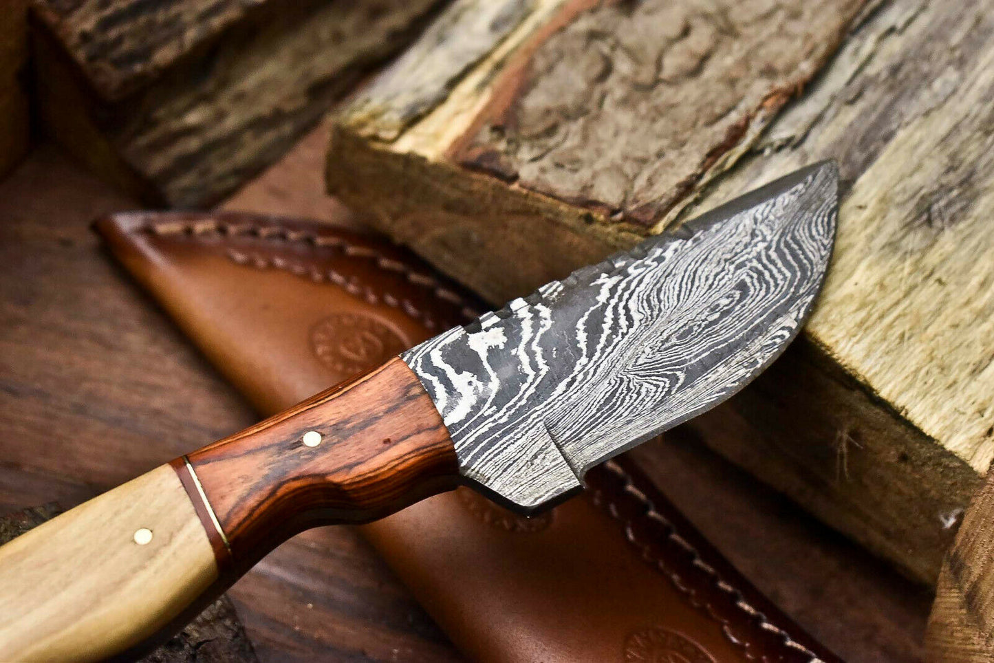 HS-709 Custom Handmade Damascus Steel Skinner Knife - Beautiful Wood Handle