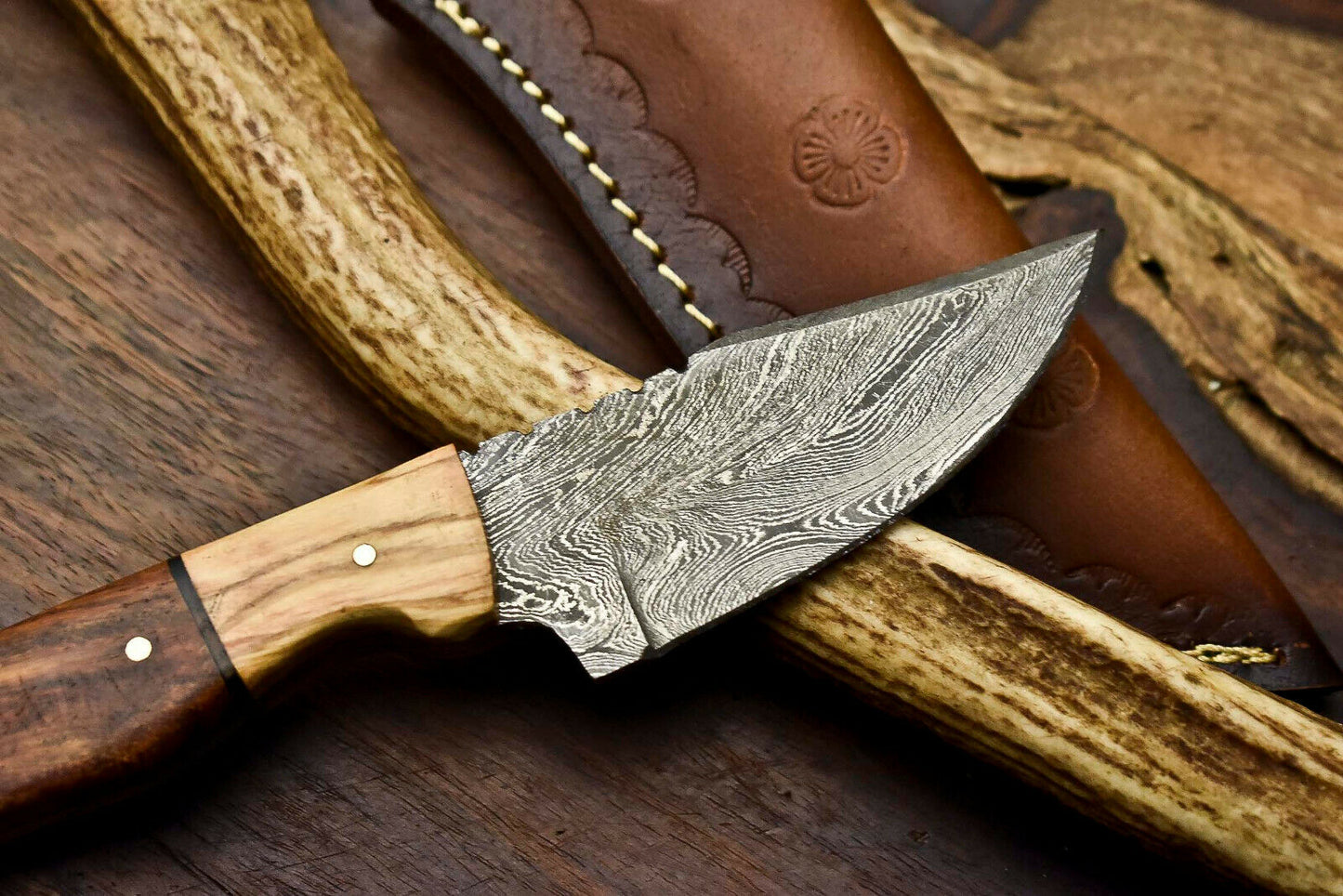 HS-687 Custom Handmade Damascus Steel Skinner Knife - Beautiful Wood Handle