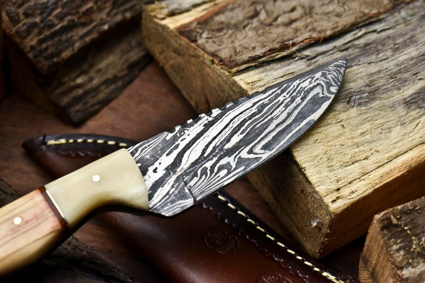 HS-652 Custom Handmade Damascus Hunting Skinning Blade Hunter Camping Full Tang Knife