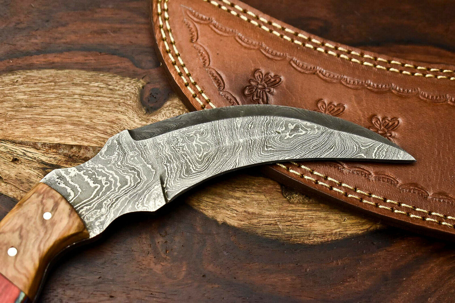HS-905 Custom Handmade Damascus Hunting Blade Karambit Camping Full Tang Knife