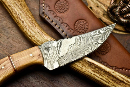 HS-635 Custom Handmade Damascus Hunting Skinning Blade Hunter Camping Full Tang Knife