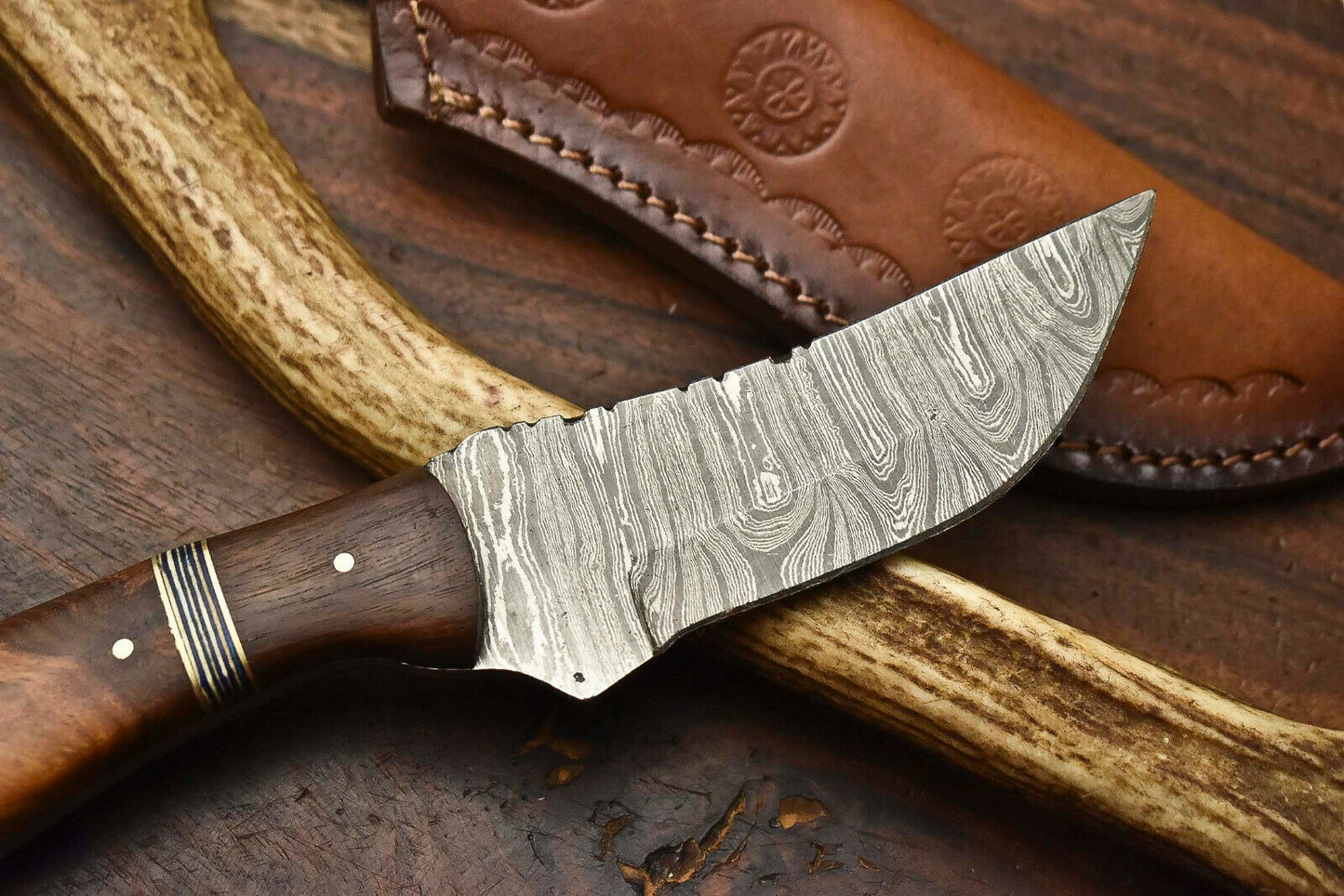 HS-597  Handmade Damascus Skinning Blade Camping Full Tang Knife