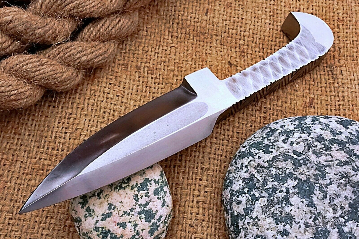 HS-472 Custom Handmade D2 Steel integral knife With Blade line and handle file work
